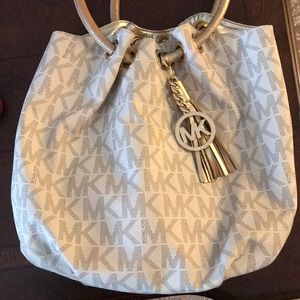 Michael kors shoulder bag. Single snap closure.